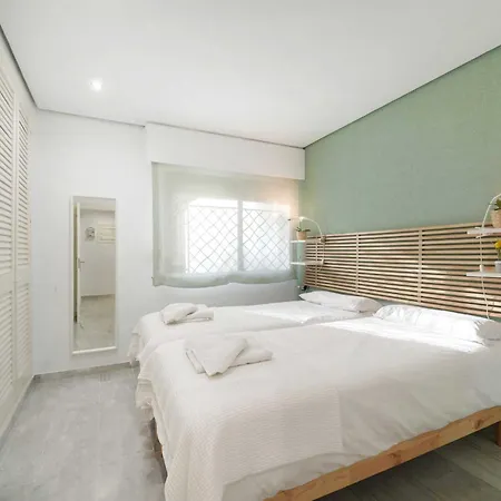 2033 Modern 3 Bed Large Terrace With Sun Loungers Lejlighed