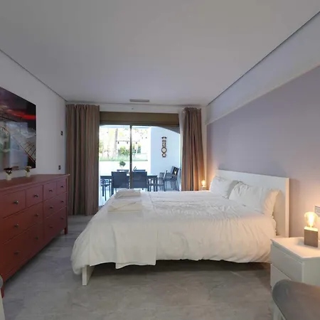 2033 Modern 3 Bed Large Terrace With Sun Loungers Апартаменти *