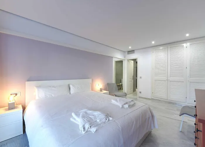 2033 Modern 3 Bed Large Terrace With Sun Loungers Appartamento