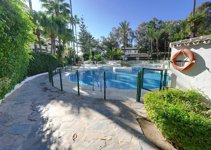 2033 Modern 3 Bed Large Terrace With Sun Loungers