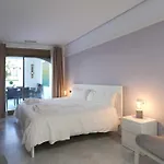 2033 Modern 3 Bed Large Terrace With Sun Loungers マルベーリャ