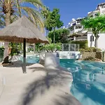 2033 Modern 3 Bed Large Terrace With Sun Loungers マルベーリャ