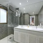 2033 Modern 3 Bed Large Terrace With Sun Loungers アパート マルベーリャ