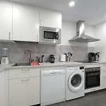 2033 Modern 3 Bed Large Terrace With Sun Loungers マルベーリャ