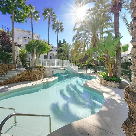 2033 Modern 3 Bed Large Terrace With Sun Loungers Appartement