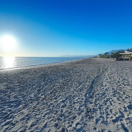 2033 Modern 3 Bed Large Terrace With Sun Loungers *