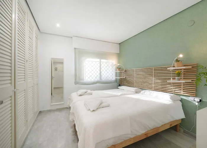 2033 Modern 3 Bed Large Terrace With Sun Loungers アパート