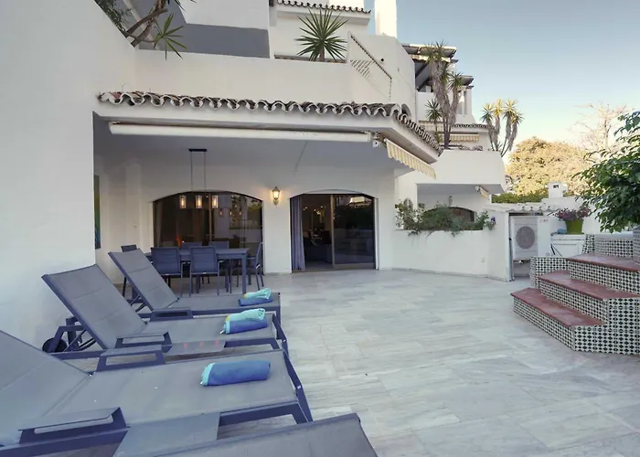 2033 Modern 3 Bed Large Terrace With Sun Loungers *