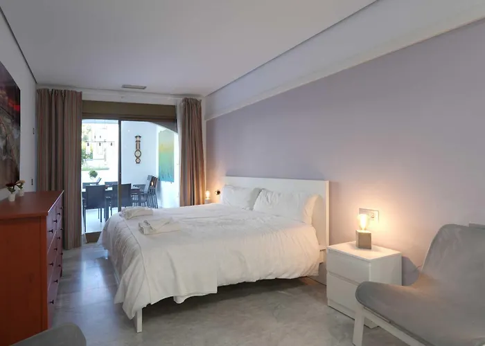 2033 Modern 3 Bed Large Terrace With Sun Loungers マルベーリャ