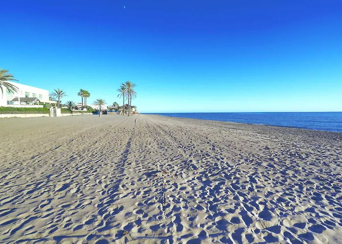 2033 Modern 3 Bed Large Terrace With Sun Loungers *