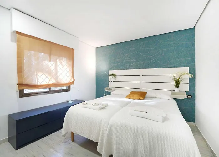 2033 Modern 3 Bed Large Terrace With Sun Loungers マルベーリャ