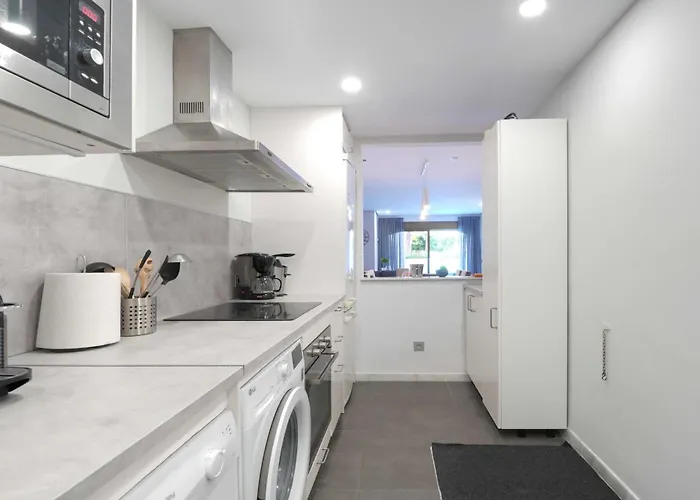 2033 Modern 3 Bed Large Terrace With Sun Loungers