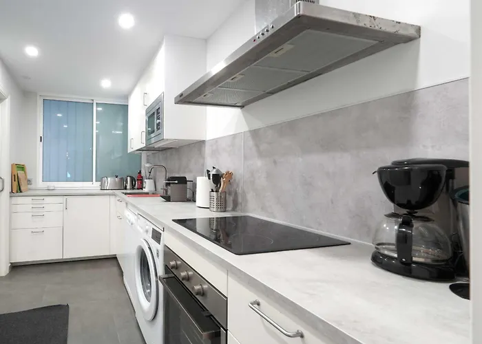 2033 Modern 3 Bed Large Terrace With Sun Loungers アパート マルベーリャ