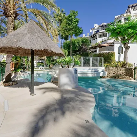 2033 Modern 3 Bed Large Terrace With Sun Loungers Marbella