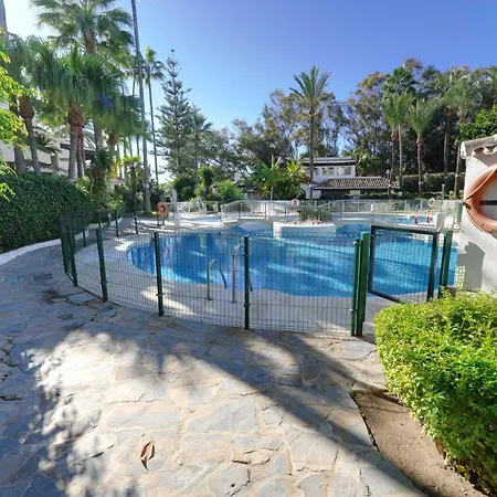 2033 Modern 3 Bed Large Terrace With Sun Loungers