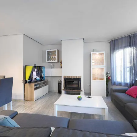 2033 Modern 3 Bed Large Terrace With Sun Loungers Apartman