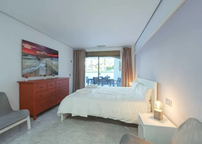 2033 Modern 3 Bed Large Terrace With Sun Loungers * ماربيا