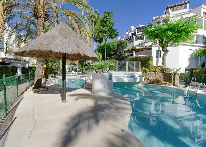 2033 Modern 3 Bed Large Terrace With Sun Loungers ماربيا