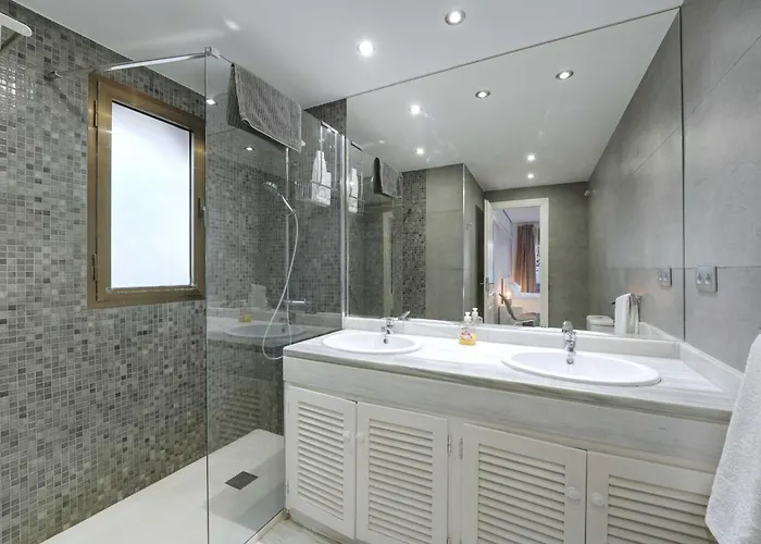 2033 Modern 3 Bed Large Terrace With Sun Loungers شقة ماربيا