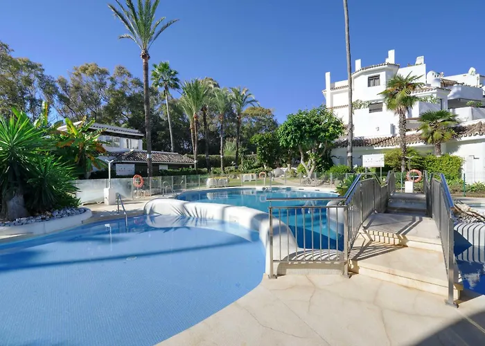 2033 Modern 3 Bed Large Terrace With Sun Loungers شقة *