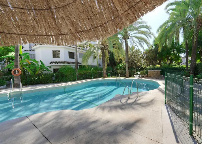2033 Modern 3 Bed Large Terrace With Sun Loungers