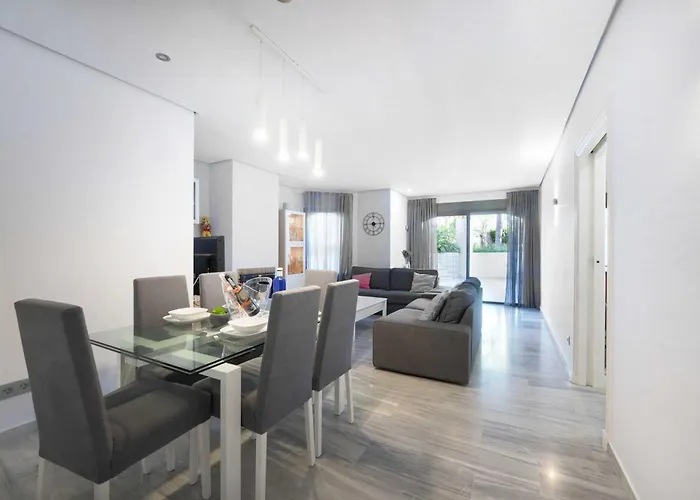 2033 Modern 3 Bed Large Terrace With Sun Loungers * ماربيا