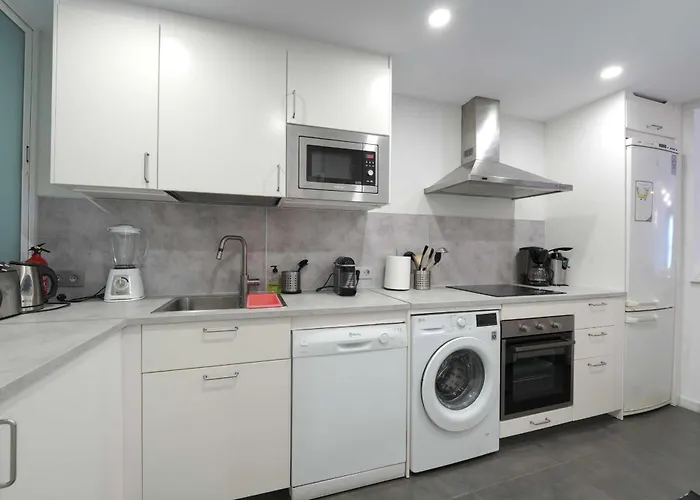 2033 Modern 3 Bed Large Terrace With Sun Loungers ماربيا